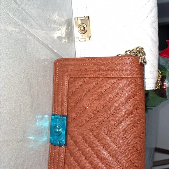 Elegant Quilted Chain Shoulder Bag - White, Blue, Brown - Picture 4 of 5